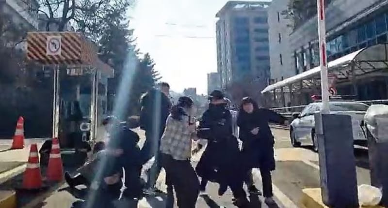 “대진연 학생들 구속영장 기각” 법원, 폭력 계획 부재와 성실한 출석 다짐 고려