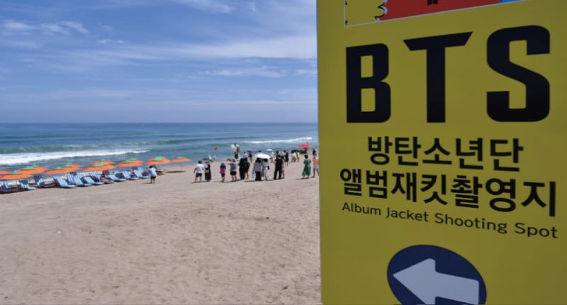 “BTS 해변의 변화” 삼척 맹방해변의 BTS 관련 조형물 철거 결정